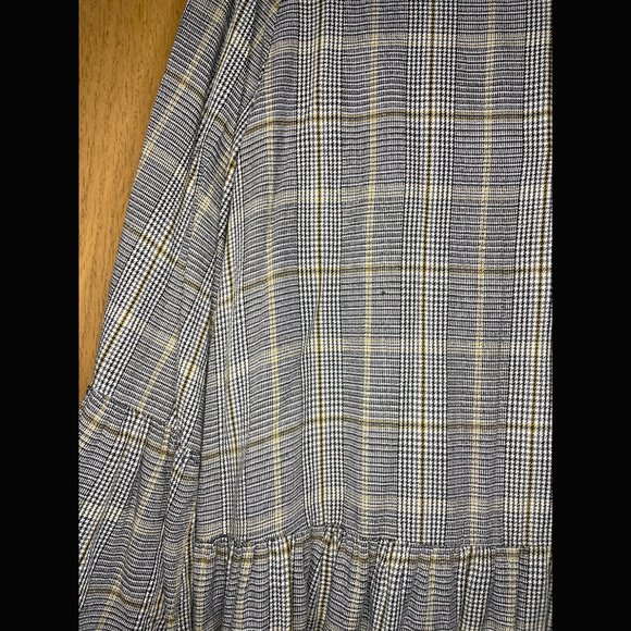 Chenault Relaxed Peplum Blouse With Embroidered Flowers Size L - Picture 5 of 7